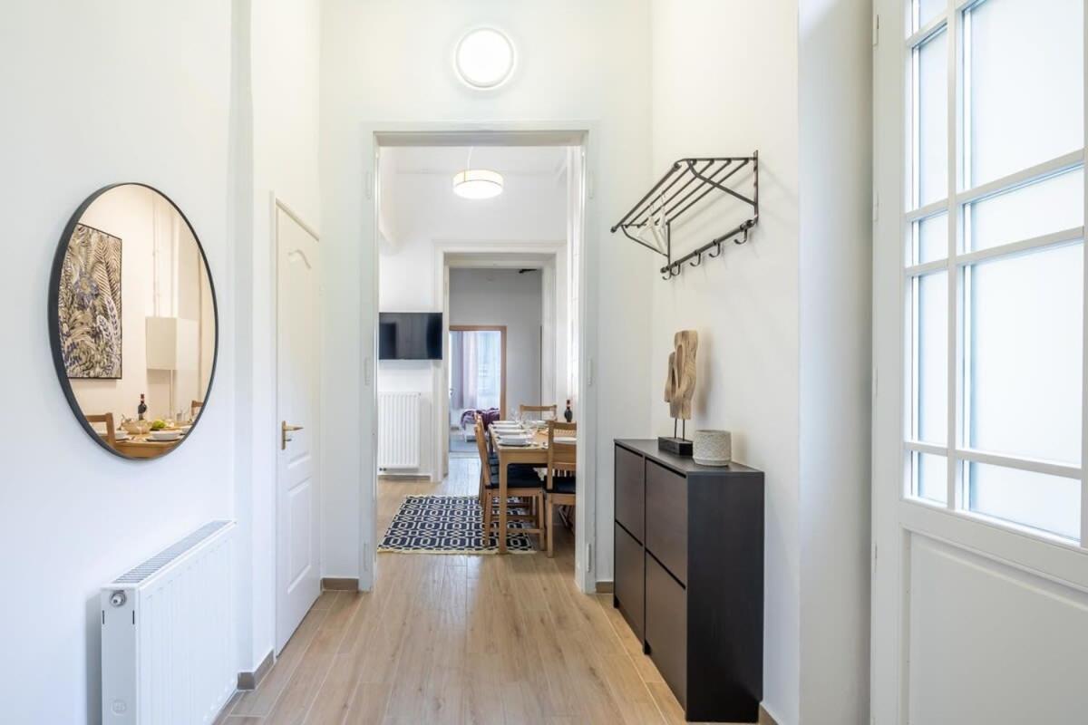 Very Large With Air Conditioning Apartment