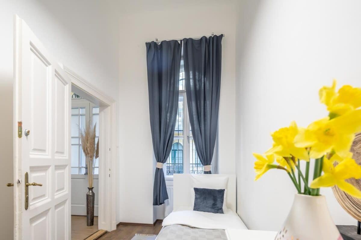 Apartment Very Large With Air Conditioning Budapest