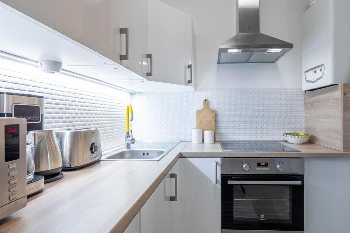 Very Large With Air Conditioning Apartment *