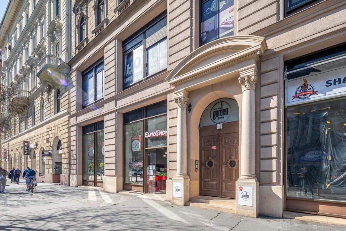 Apartment Very Large With Air Conditioning Budapest