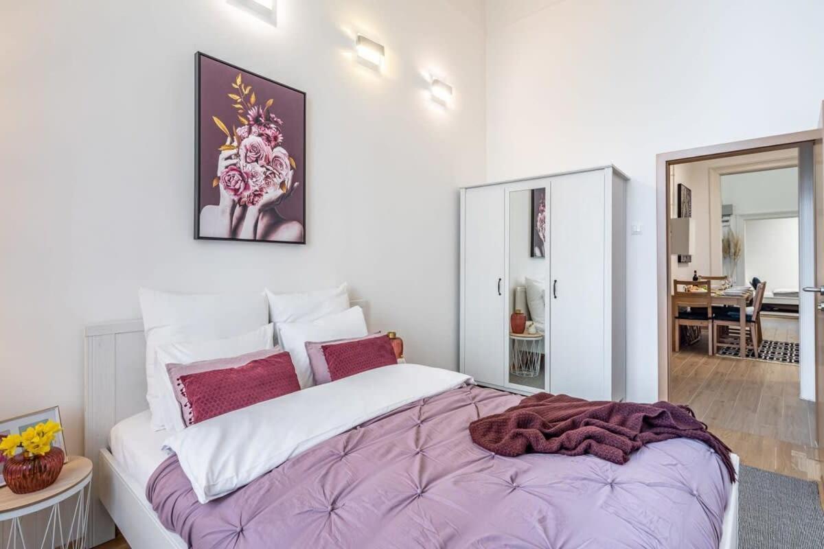 Very Large With Air Conditioning Apartment *
