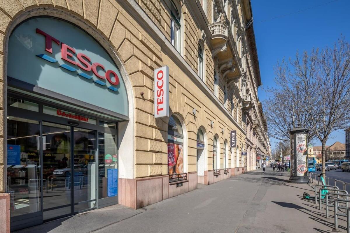Apartment Very Large With Air Conditioning Budapest